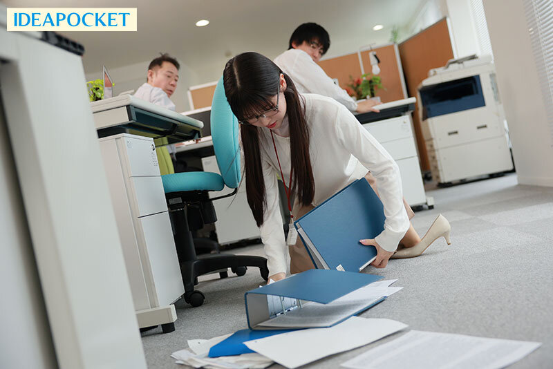 Một ngày trốn làm chịch nhau với em cấp dưới chăm chỉ Momo Sakura
